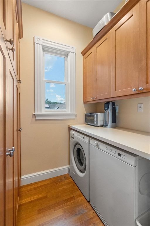 Interior, Washer, Wood Texture Flooring