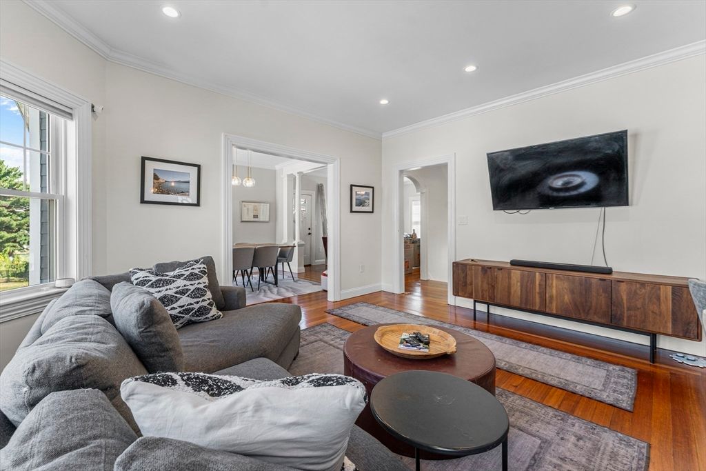 Dining room, Interior, Living room, Recessed Lighting, Wood Texture Flooring