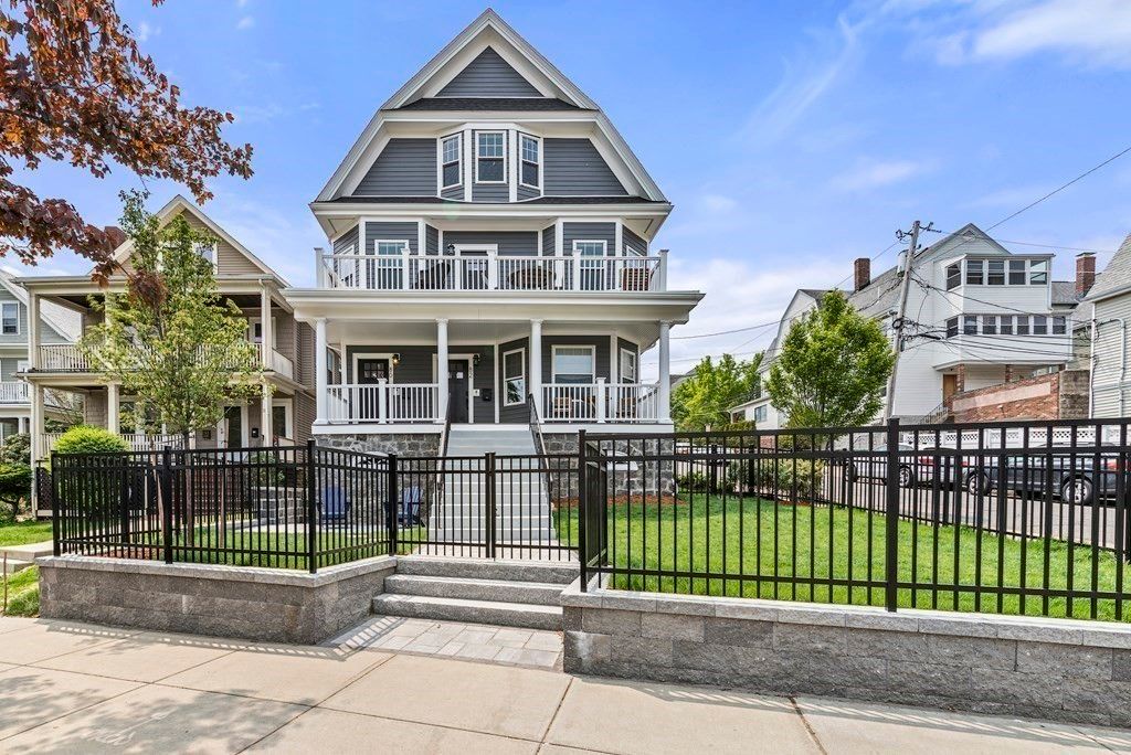 Exterior, Facade, Queen Anne Victorian