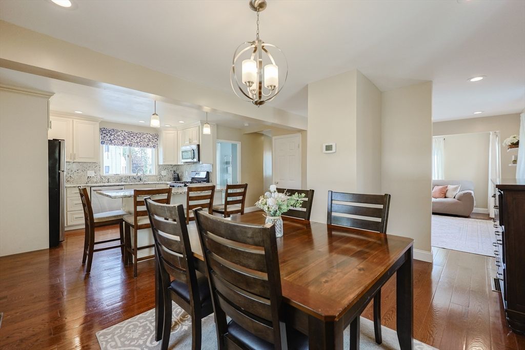 Dining room, Interior, Kitchen, Pendant Lights, Recessed Lighting, Wood Texture Flooring