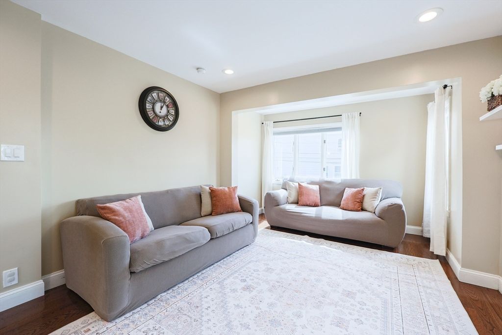Interior, Recessed Lighting, Utility Closets, Washer, Wood Texture Flooring