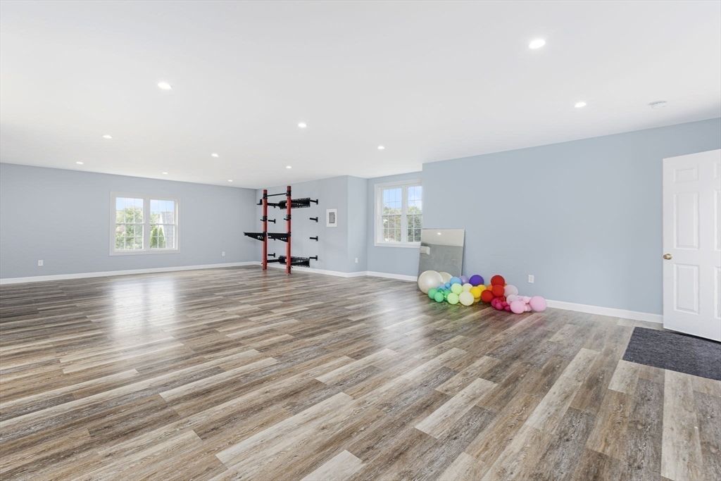 Fitness Equipment, Interior, Recessed Lighting, Wood Texture Flooring