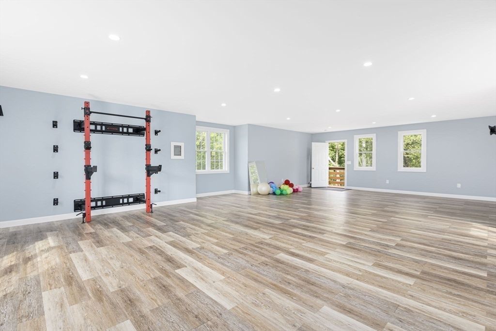 Fitness Equipment, Interior, Recessed Lighting, Wood Texture Flooring