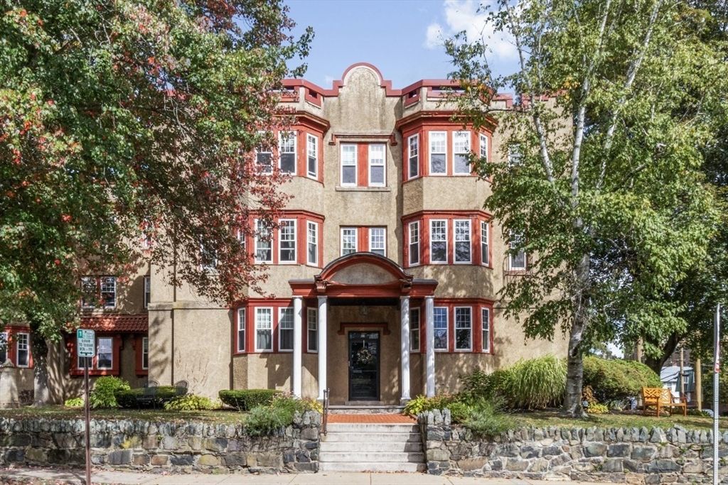 Exterior, Facade, Rowhouse