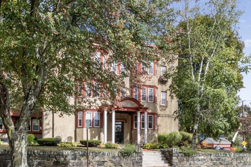 Exterior, Facade, Rowhouse