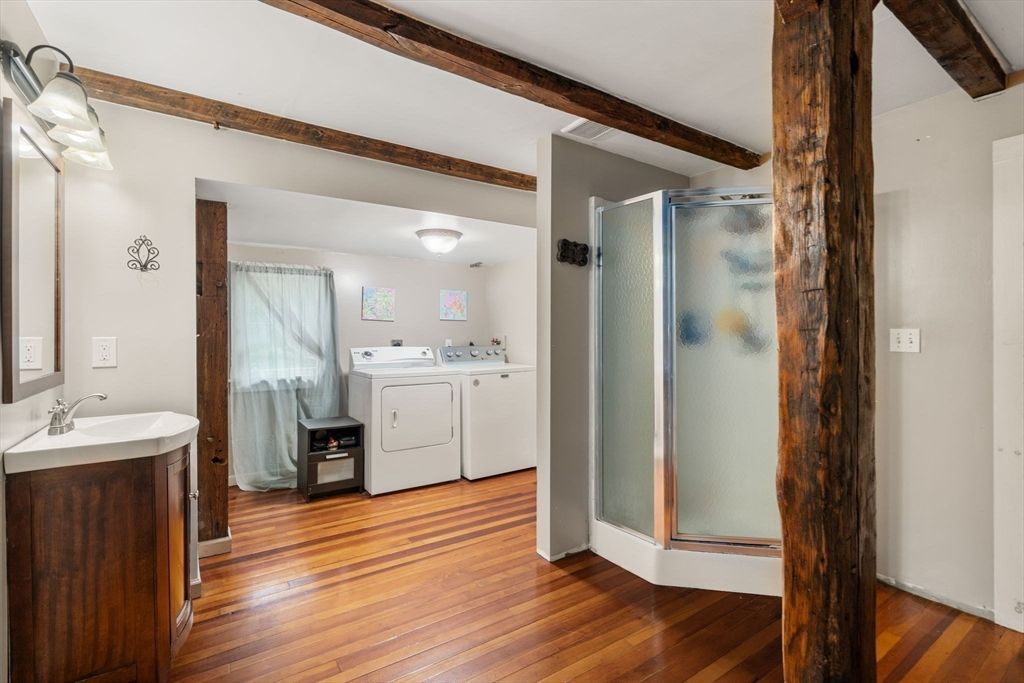 Interior, Washer, Wood Texture Flooring