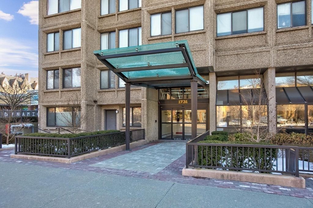 Exterior, Facade, Rowhouse