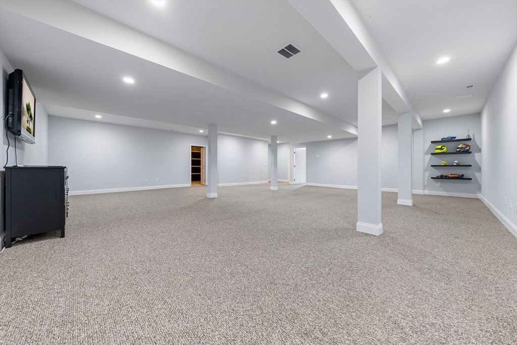 Empty room, Interior, Recessed Lighting