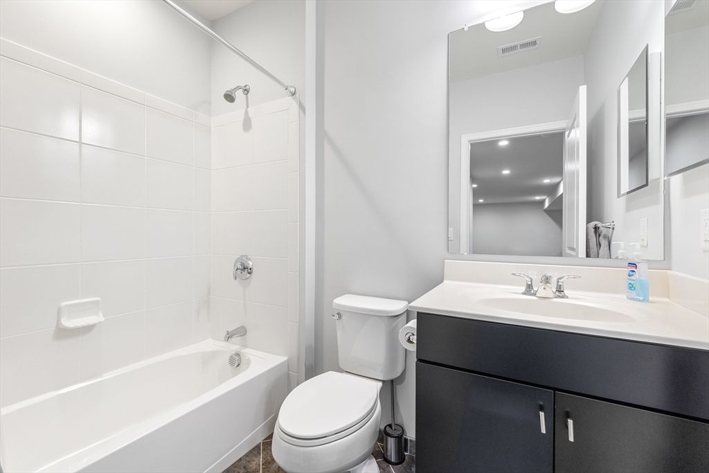 Bathroom, Interior, Recessed Lighting