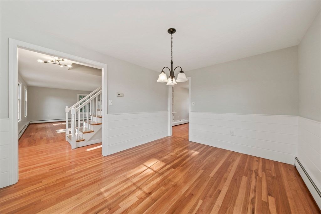 Chandelier, Empty room, Interior, Pendant Lights, Wood Texture Flooring