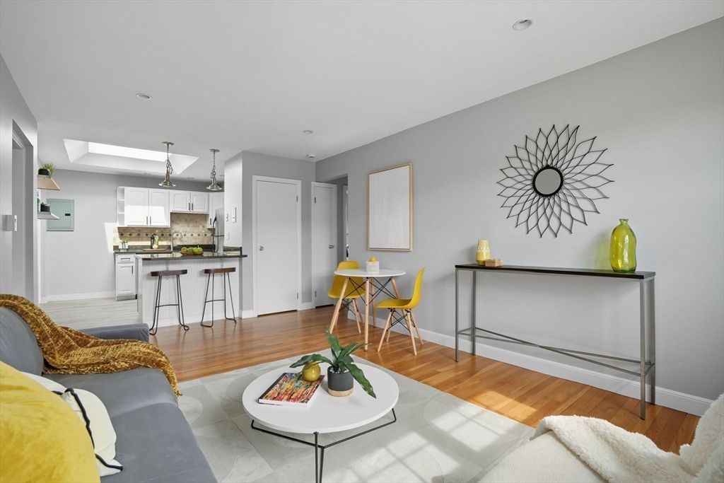 Interior, Kitchen, Living room, Pendant Lights, Recessed Lighting, Wood Texture Flooring