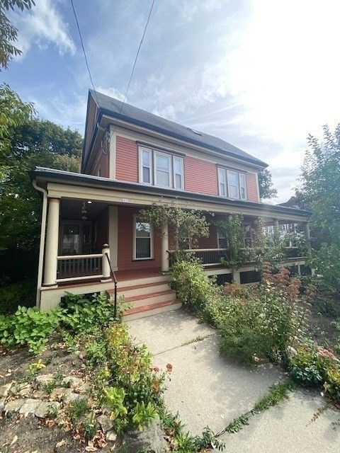 Exterior, Facade, American Foursquare