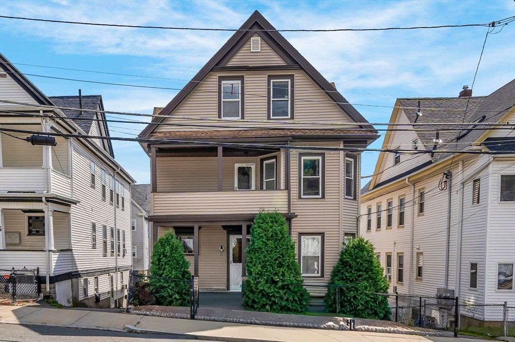 Exterior, Facade, Queen Anne Victorian
