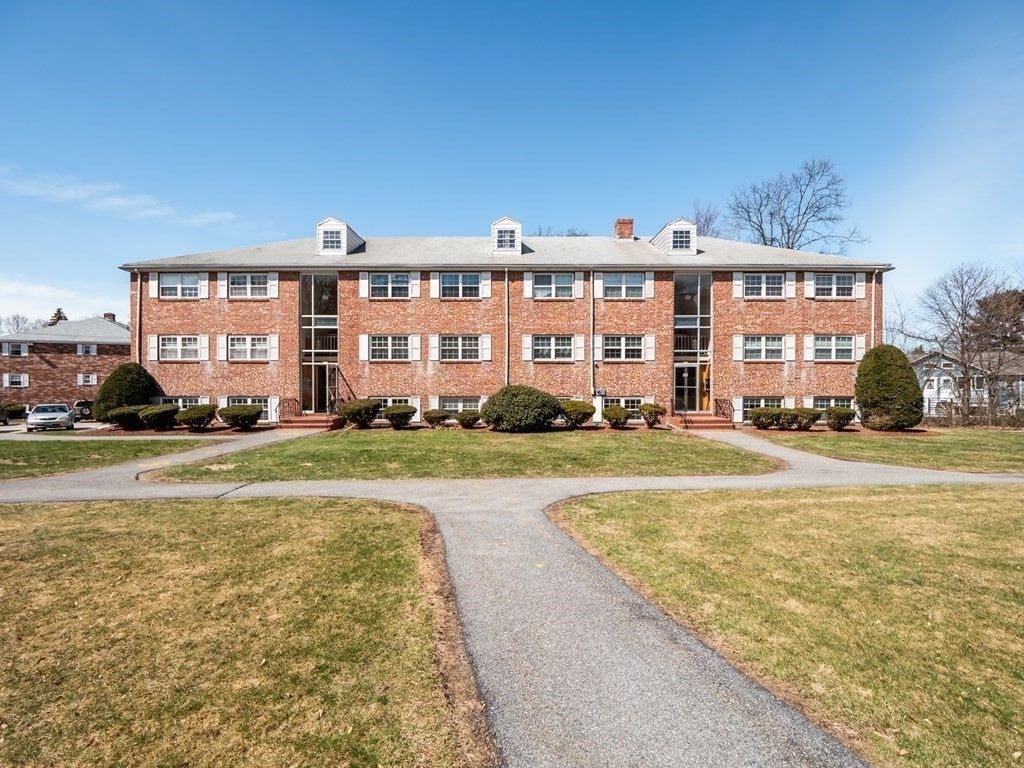 Exterior, Facade, Brick Facade, Georgian