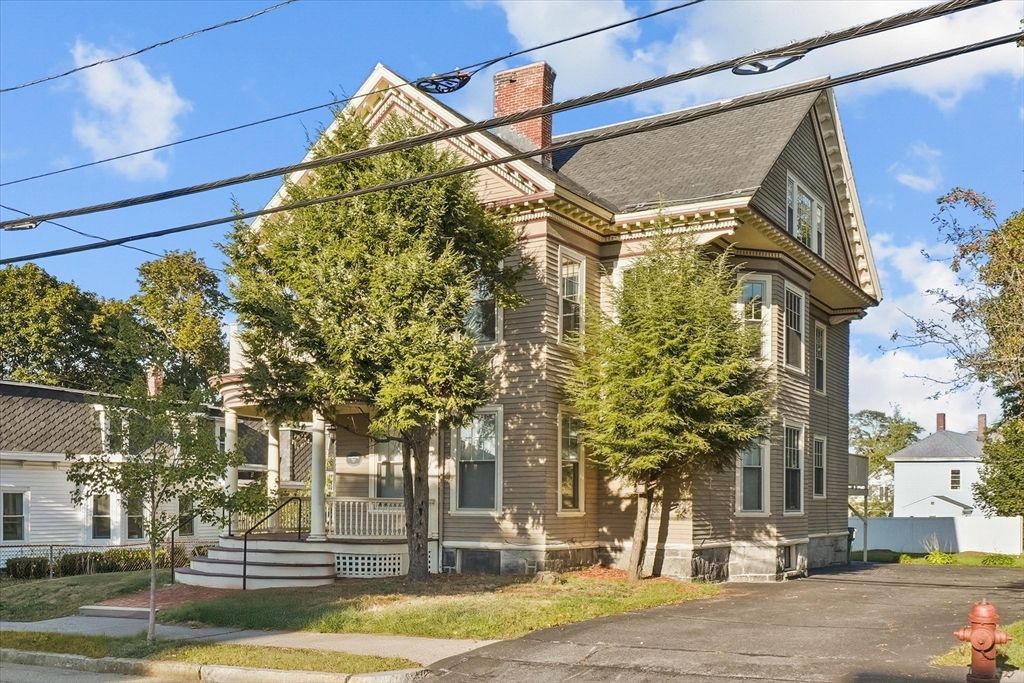 Exterior, Facade, Queen Anne Victorian