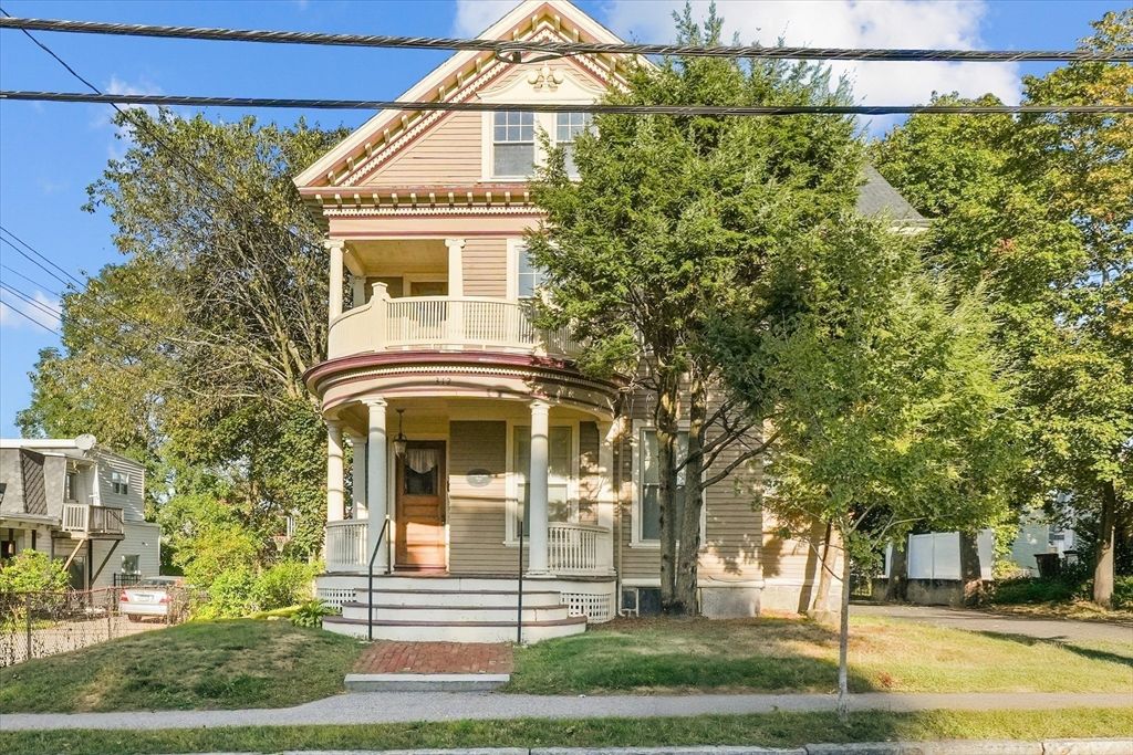 Exterior, Facade, Queen Anne Victorian