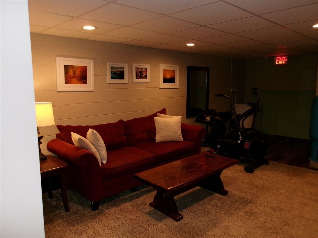 Fitness Equipment, Interior, Living room, Recessed Lighting
