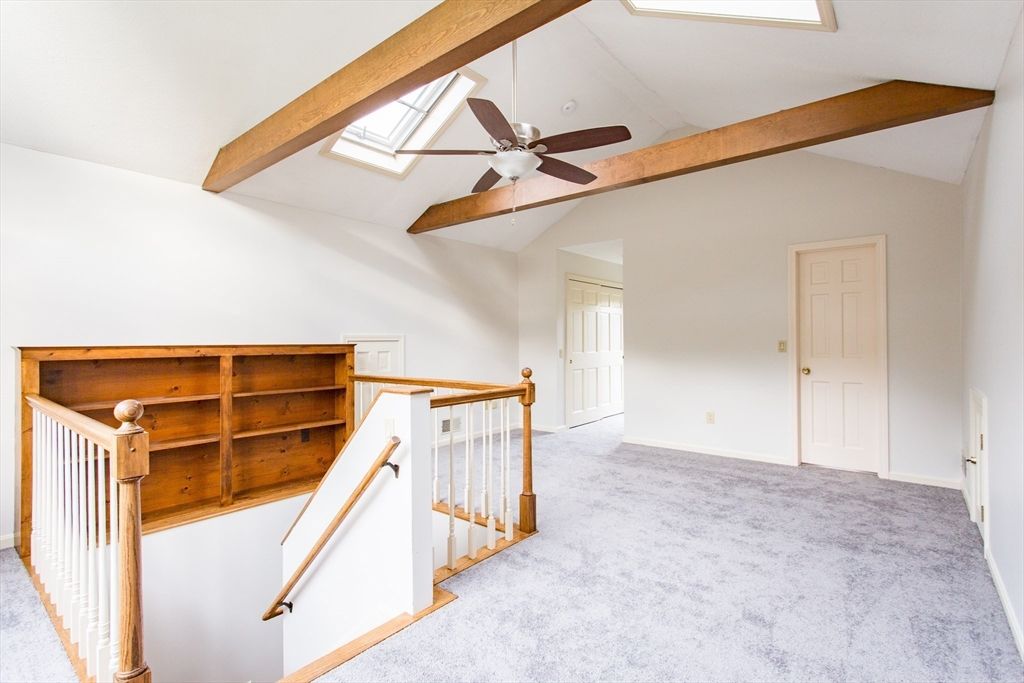 Empty room, Interior, Wooden Beams
