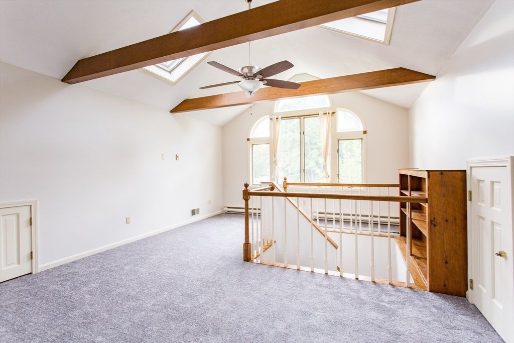 Empty room, Interior, Wooden Beams