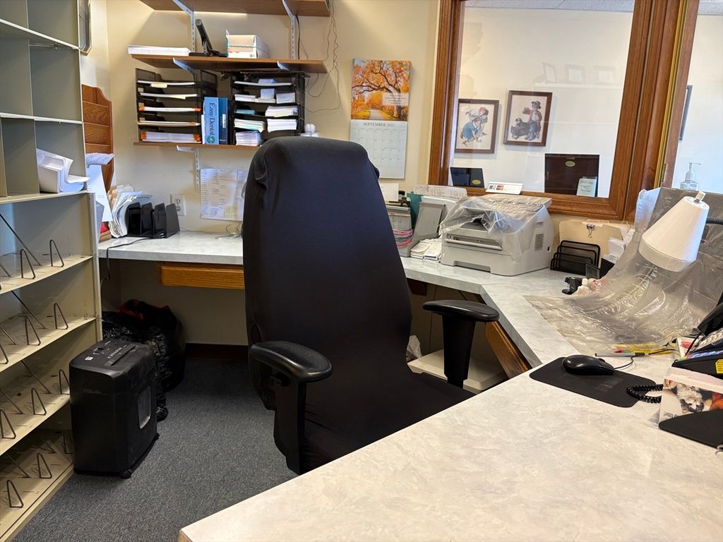 Home Office, Interior