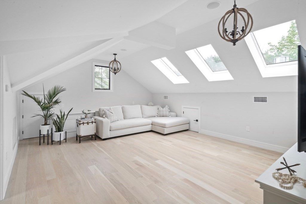Interior, Pendant Lights, Wood Texture Flooring