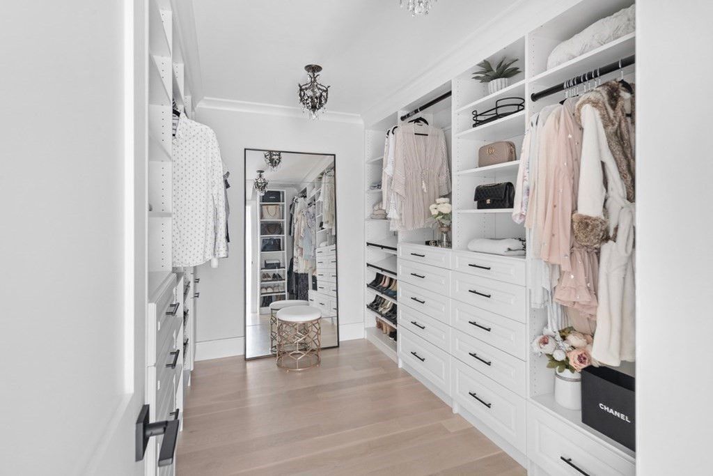 Interior, Walk-in Closets, Wood Texture Flooring