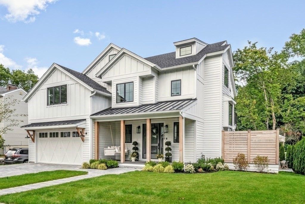 Attached, Exterior, Facade, Farmhouse