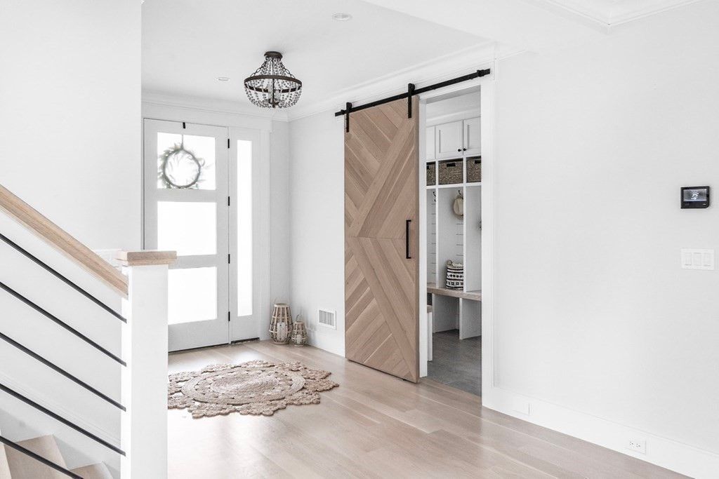 Interior, Recessed Lighting, Wood Texture Flooring