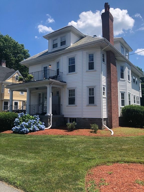 Exterior, Facade, American Foursquare