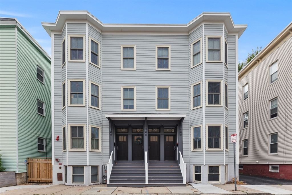 Exterior, Facade, Rowhouse