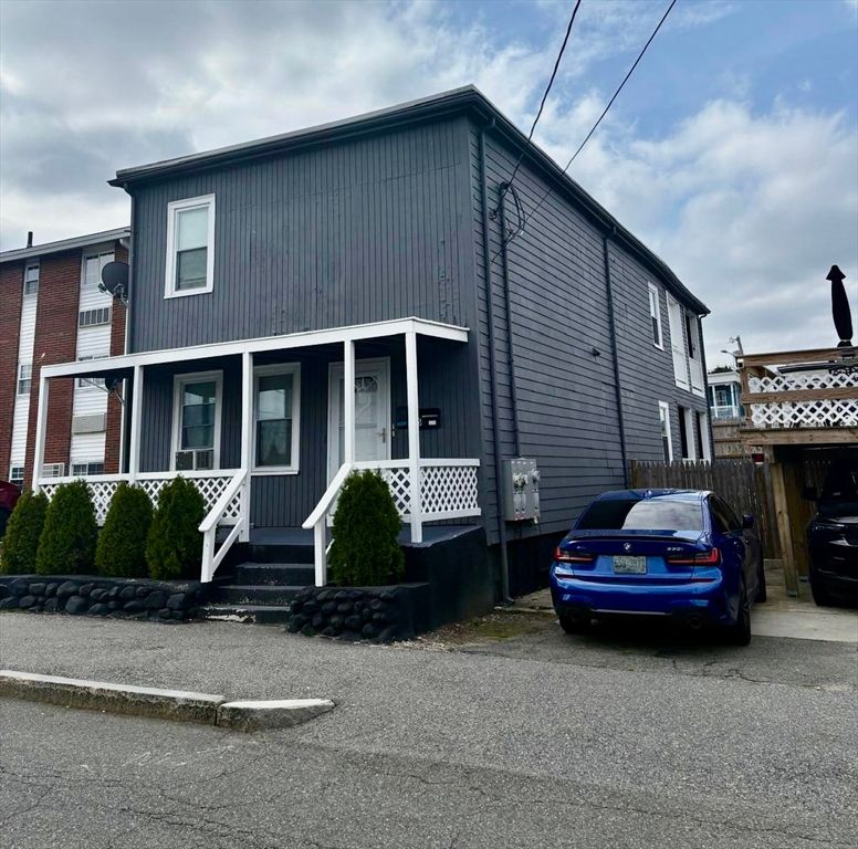 Exterior, Facade, American Foursquare
