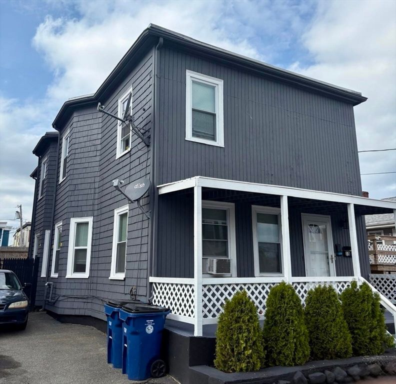 Exterior, Facade, Queen Anne Victorian