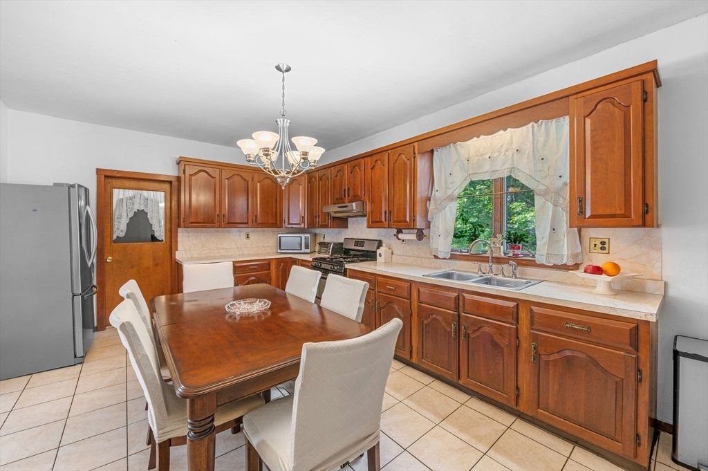Chandelier, Dining room, Interior, Kitchen