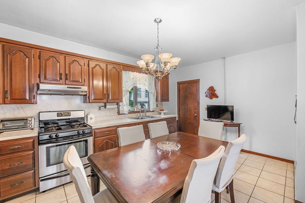 Chandelier, Dining room, Interior, Kitchen, Stainless Steel Appliances