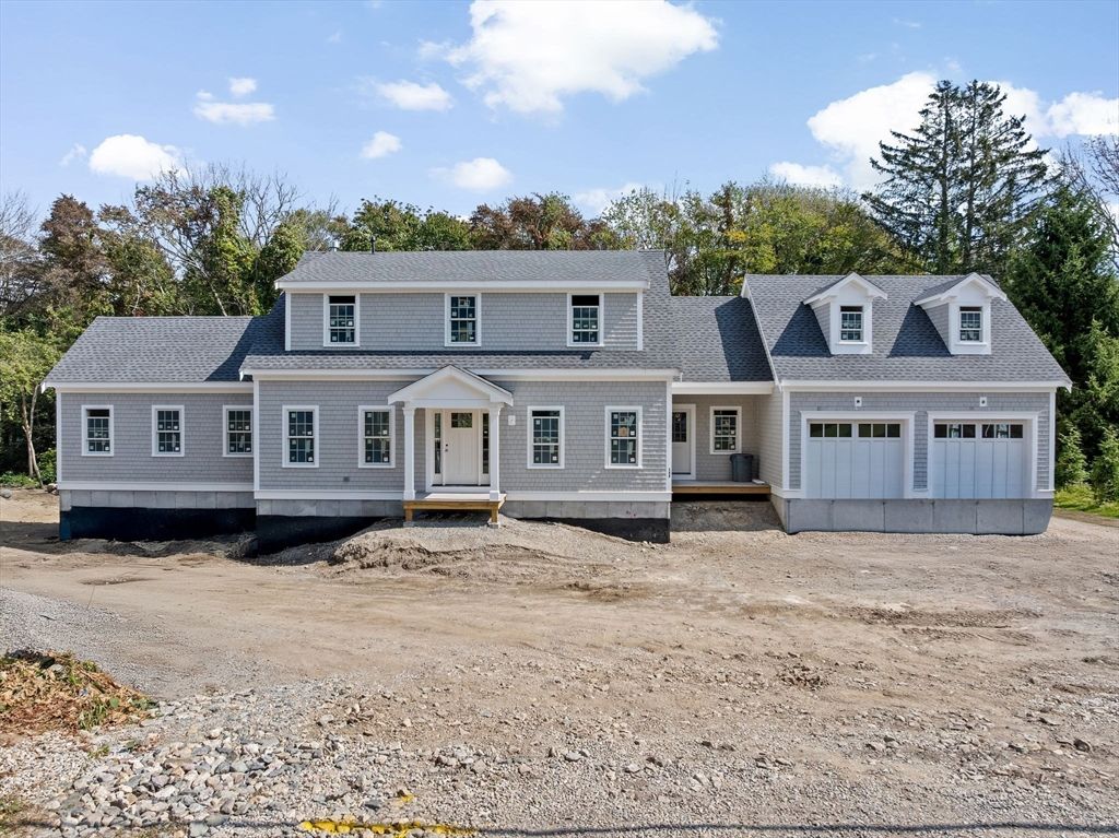 Attached, Exterior, Facade, Cape Cod