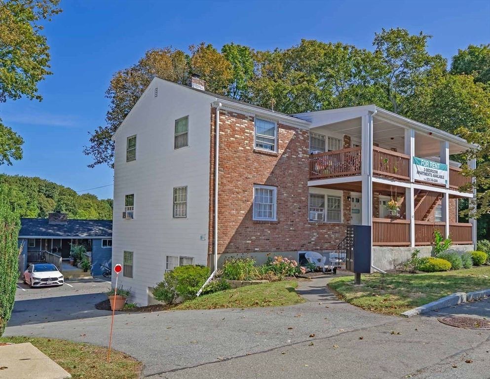 Exterior, Facade, Brick Facade, Modern