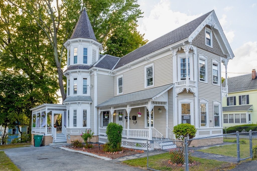 Exterior, Facade, Queen Anne Victorian