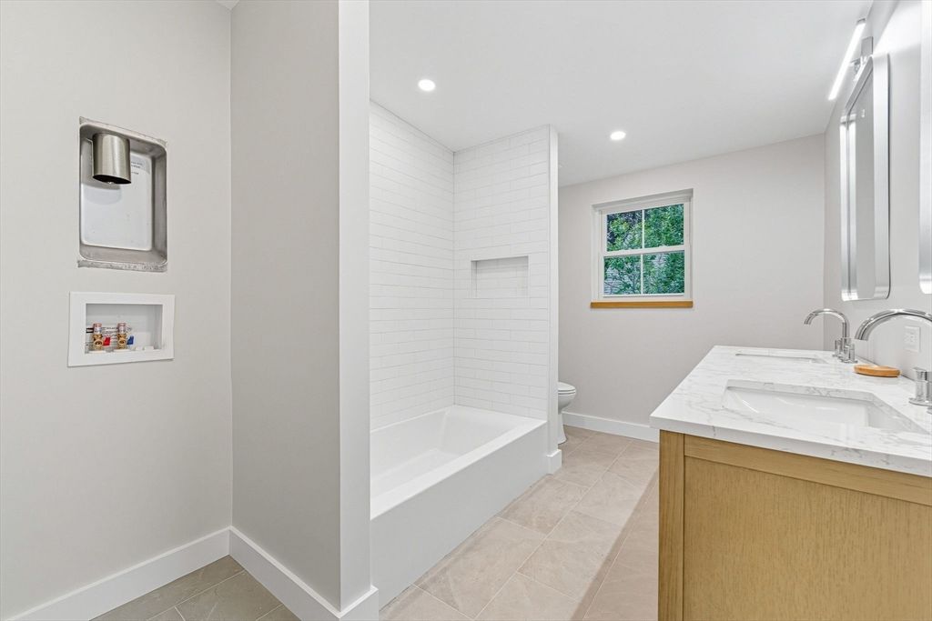 Bathroom, Dual Sink Vanities, Interior, Recessed Lighting