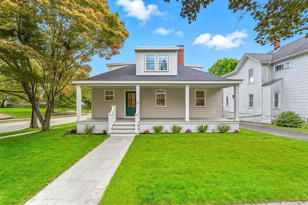 Exterior, Facade, Cape Cod