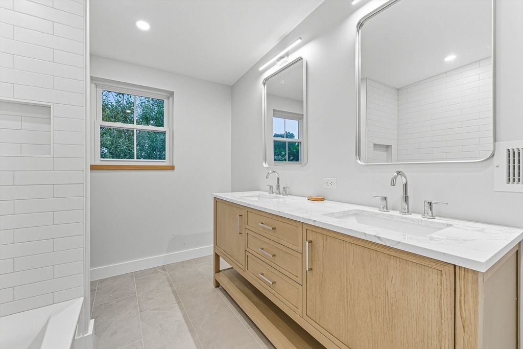 Bathroom, Dual Sink Vanities, Interior, Recessed Lighting