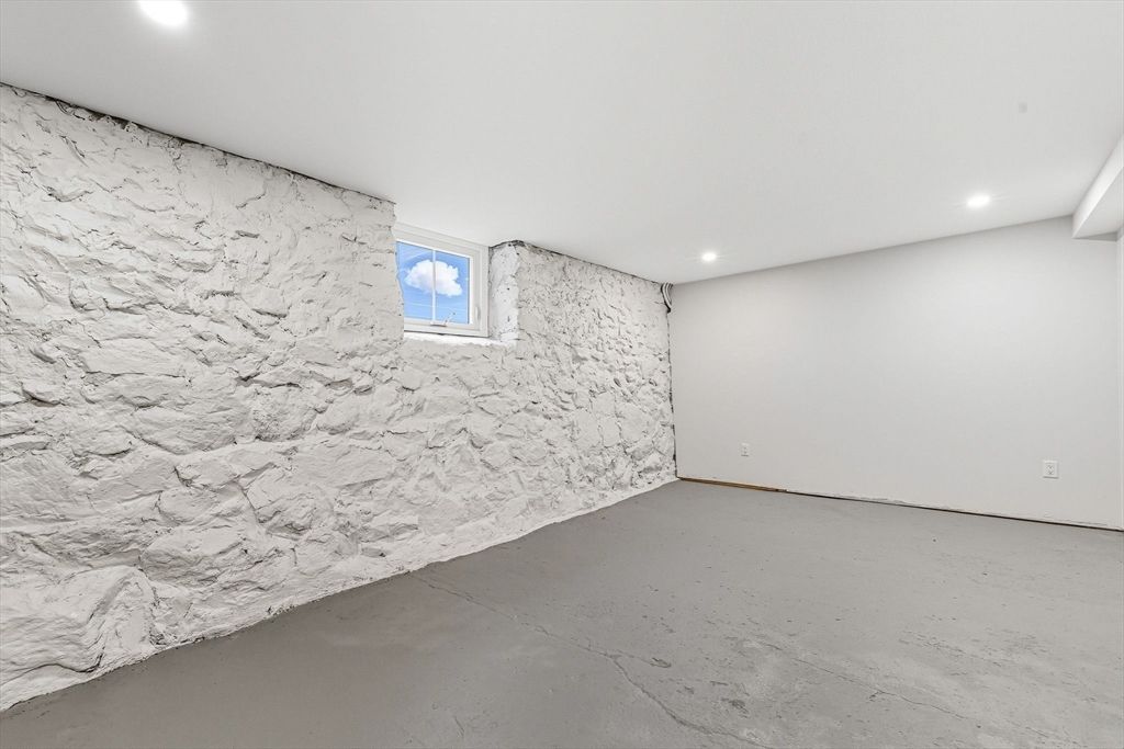 Empty room, Interior, Recessed Lighting, Stone Walls