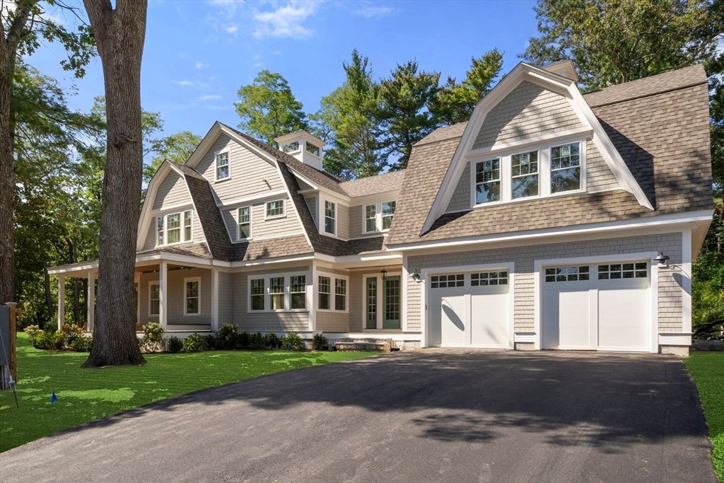 Attached, Exterior, Facade, Farmhouse