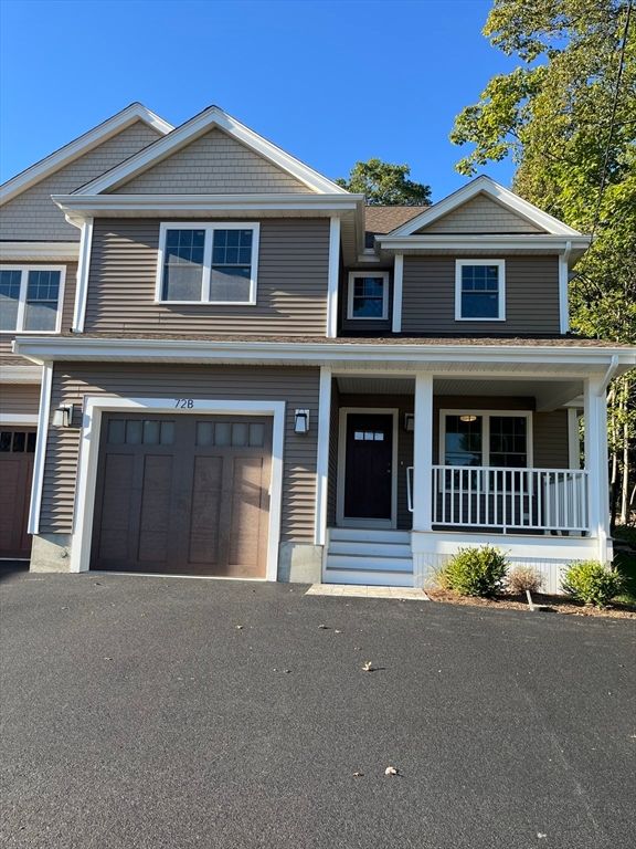 Attached, Exterior, Facade, American Craftsman