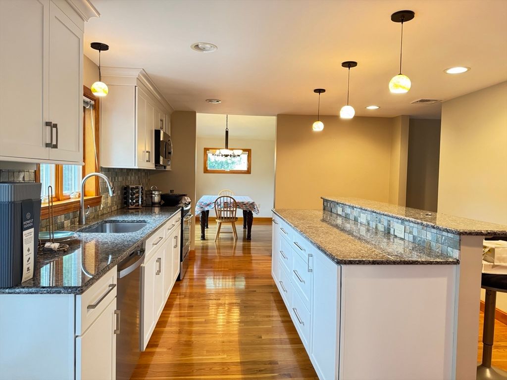 Dining room, Interior, Kitchen, Pendant Lights, Recessed Lighting, Wood Texture Flooring