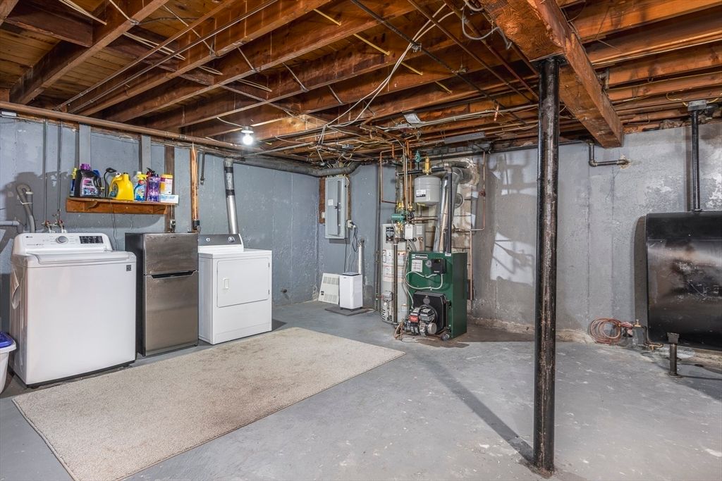 Interior, Washer, Wooden Beams