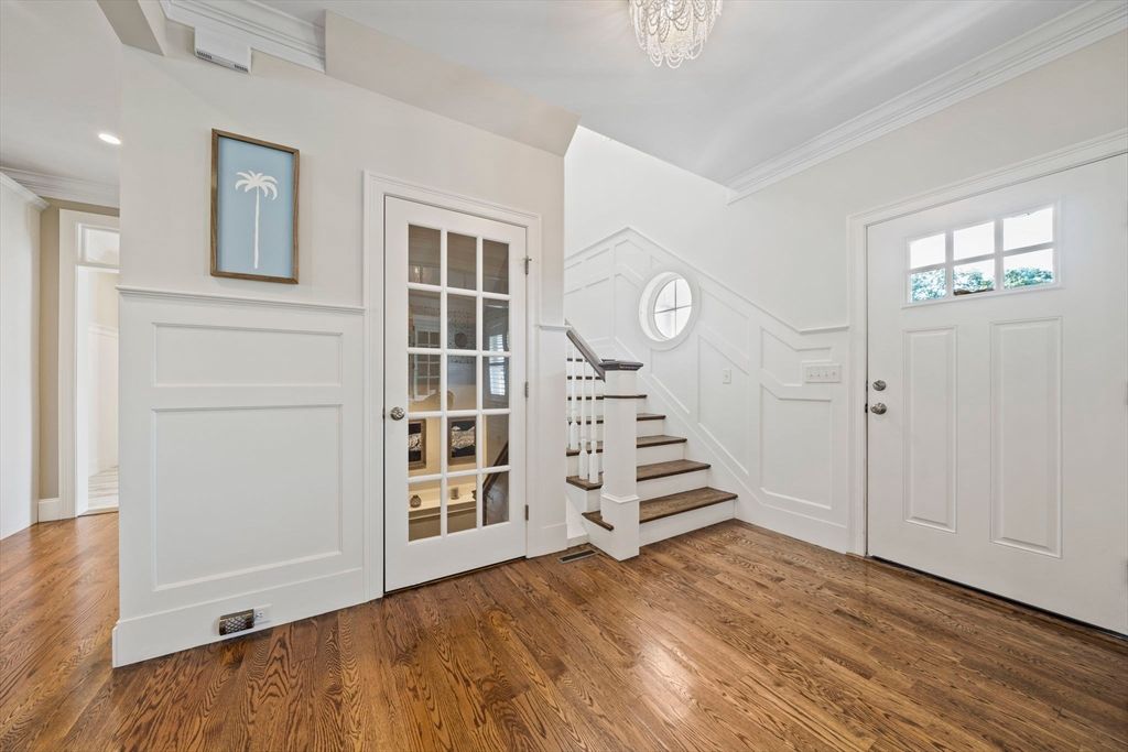 Interior, Recessed Lighting, Wood Texture Flooring