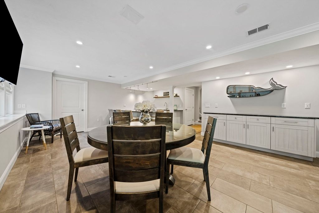 Dining room, Interior, Kitchen, Pendant Lights, Recessed Lighting, Wood Texture Flooring