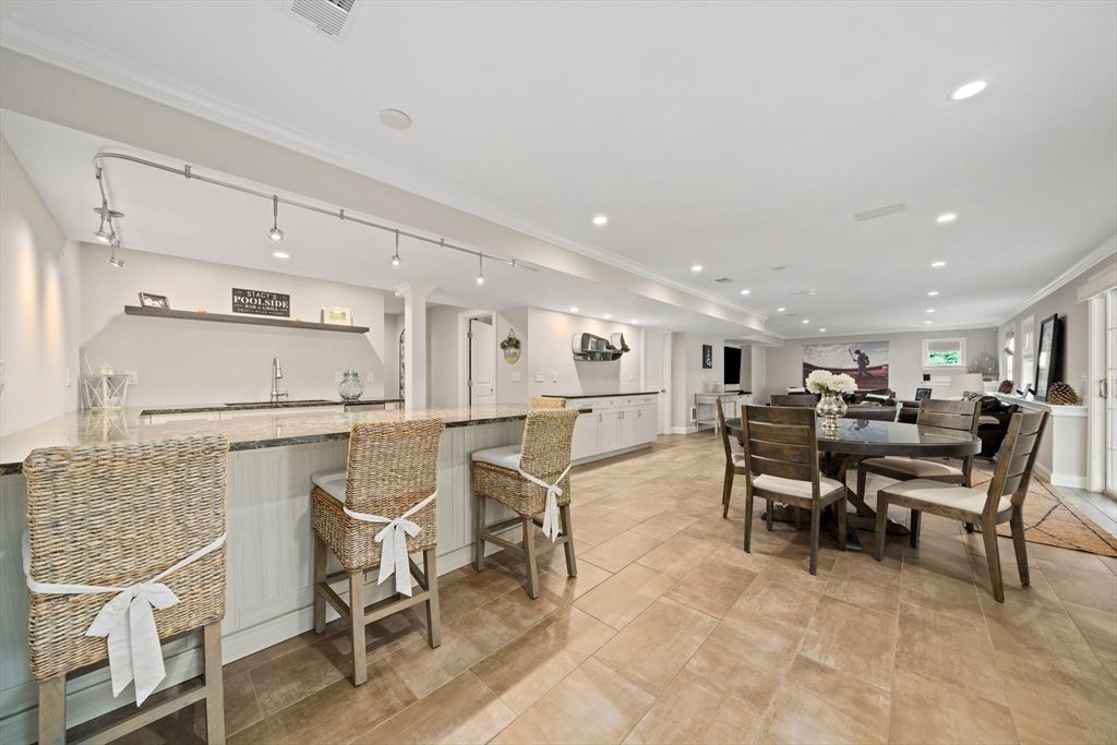 Dining room, Interior, Recessed Lighting