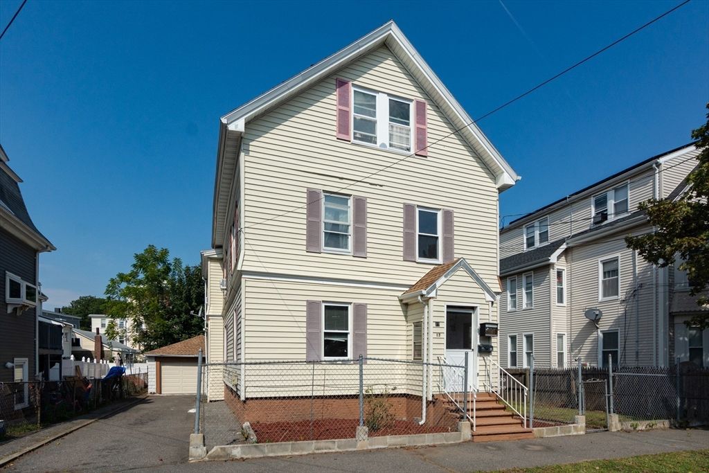Exterior, Facade, Queen Anne Victorian