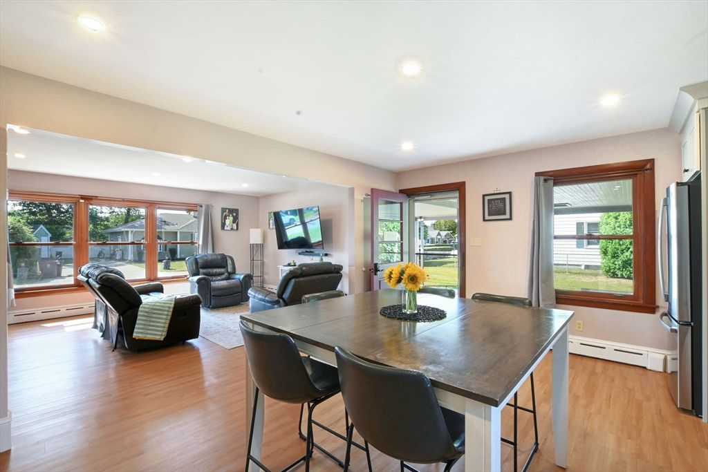 Dining room, Interior, Living room, Recessed Lighting, Wood Texture Flooring